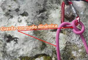 Cuerda dinámica con nudo utilizada para hacer Barranquismo en Asturias con Los Cauces Multiaventura